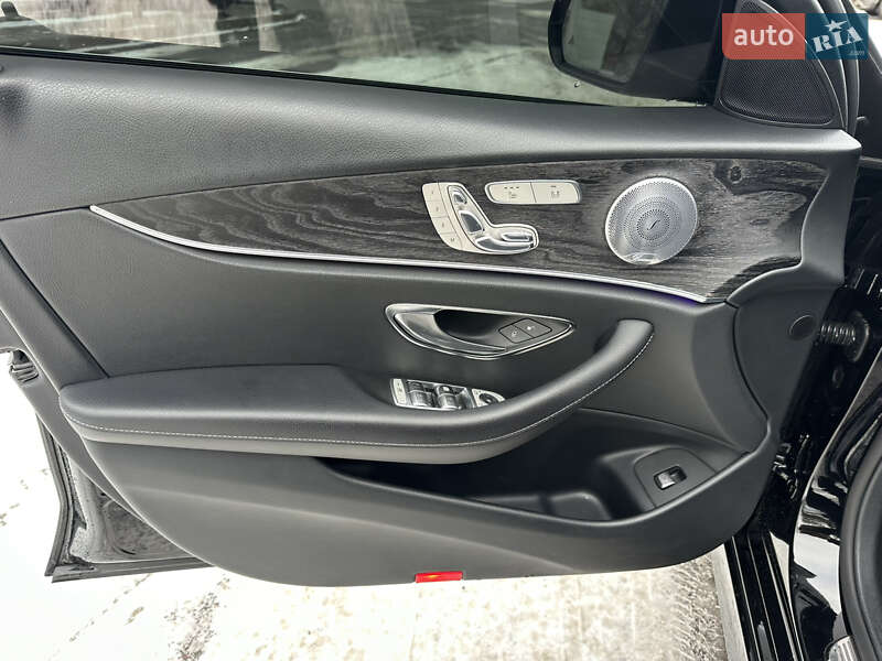 Седан Mercedes-Benz E-Class 2016 в Києві