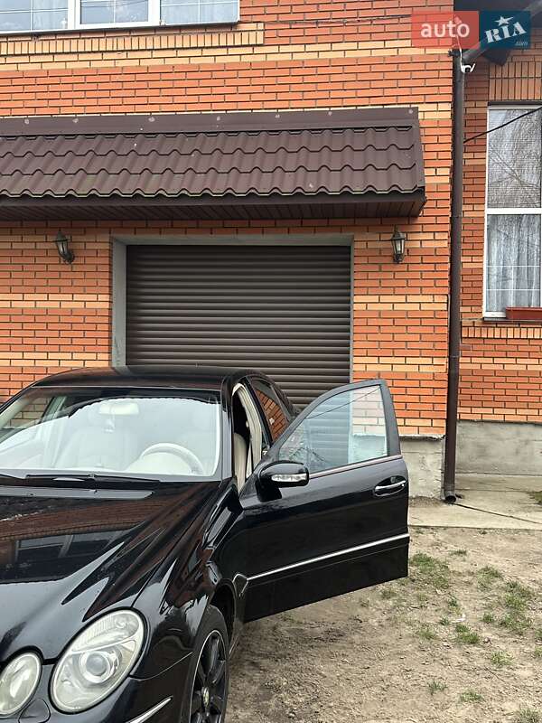 Седан Mercedes-Benz E-Class 2005 в Буче