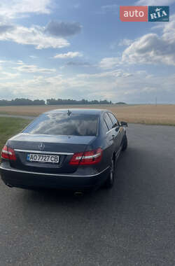 Седан Mercedes-Benz E-Class 2010 в Ужгороді