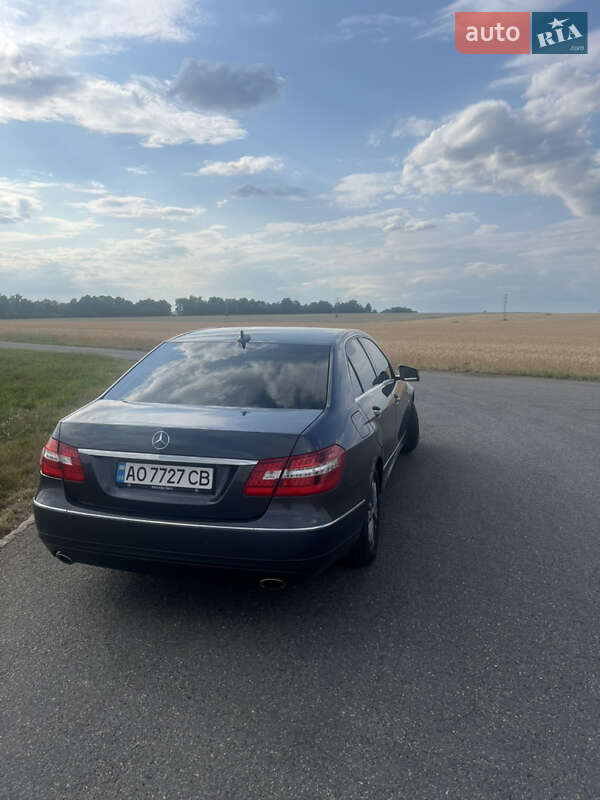Седан Mercedes-Benz E-Class 2010 в Ужгороді