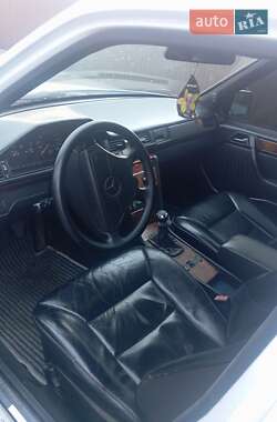 Седан Mercedes-Benz E-Class 1992 в Бердичеве