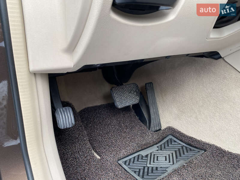 Седан Mercedes-Benz E-Class 2015 в Літині