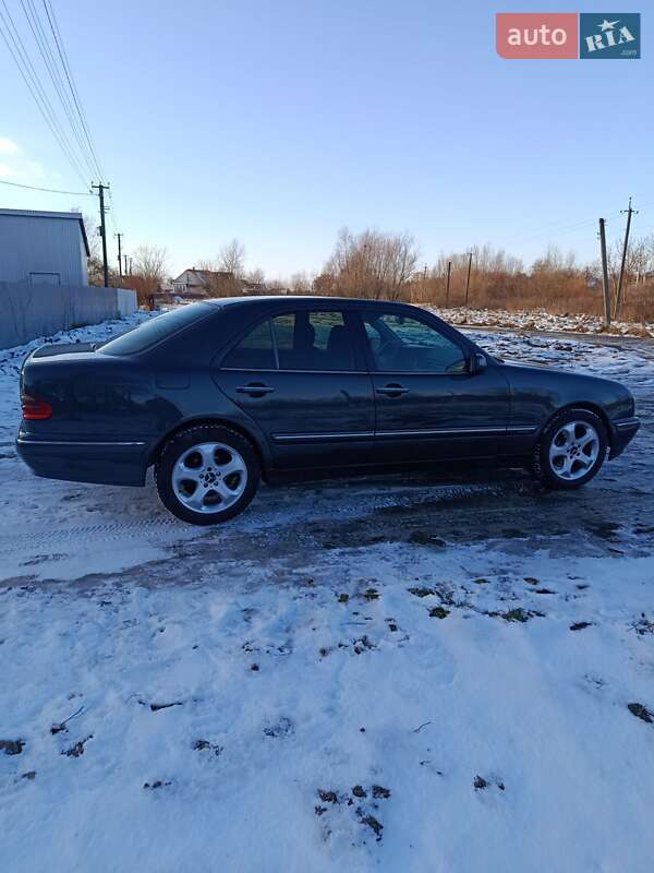 Седан Mercedes-Benz E-Class 2001 в Коломые