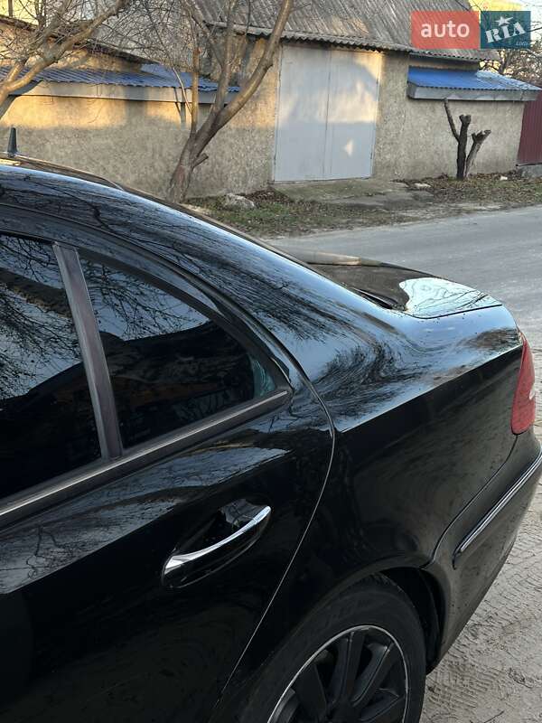 Седан Mercedes-Benz E-Class 2005 в Буче