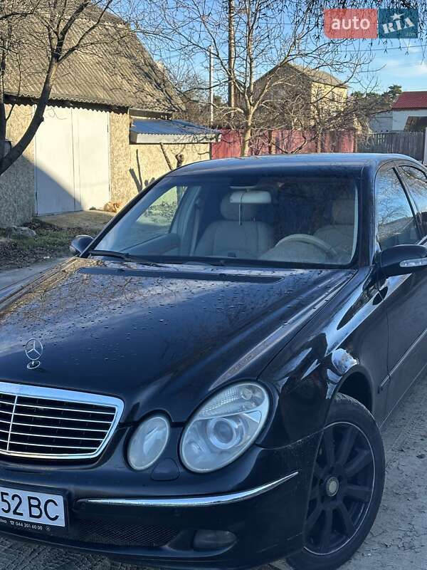 Седан Mercedes-Benz E-Class 2005 в Буче