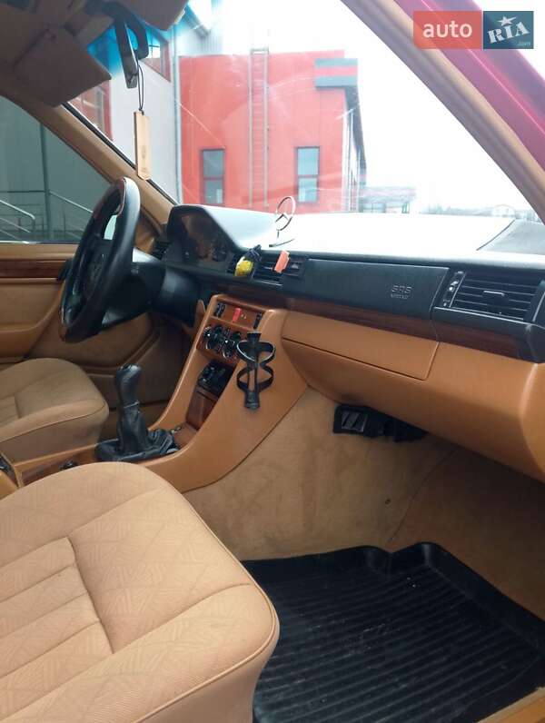 Седан Mercedes-Benz E-Class 1995 в Рівному фото 22 Седан Mercedes-Benz E-Class 1995 в Рівному