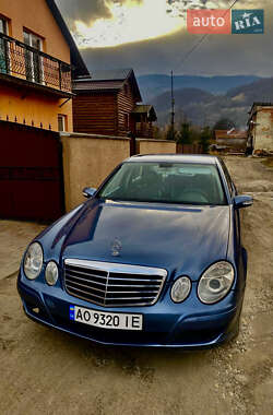 Седан Mercedes-Benz E-Class 2003 в Рахове