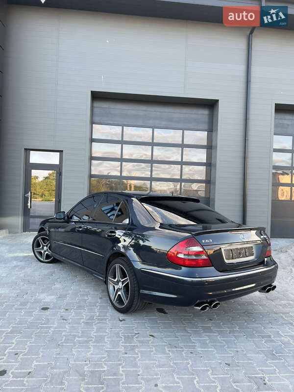Седан Mercedes-Benz E-Class 2004 в Сарнах