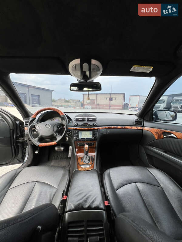 Седан Mercedes-Benz E-Class 2004 в Сарнах