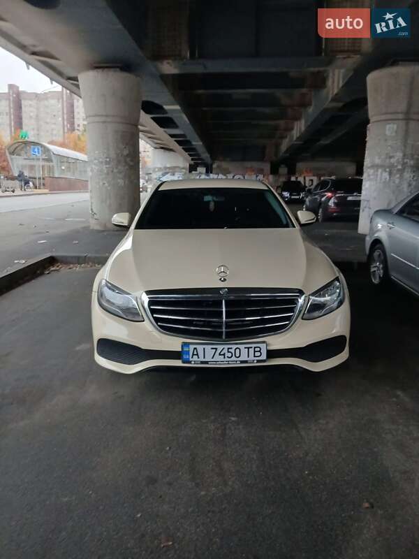 Седан Mercedes-Benz E-Class 2016 в Києві