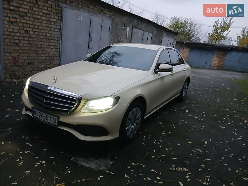 Седан Mercedes-Benz E-Class 2016 в Києві