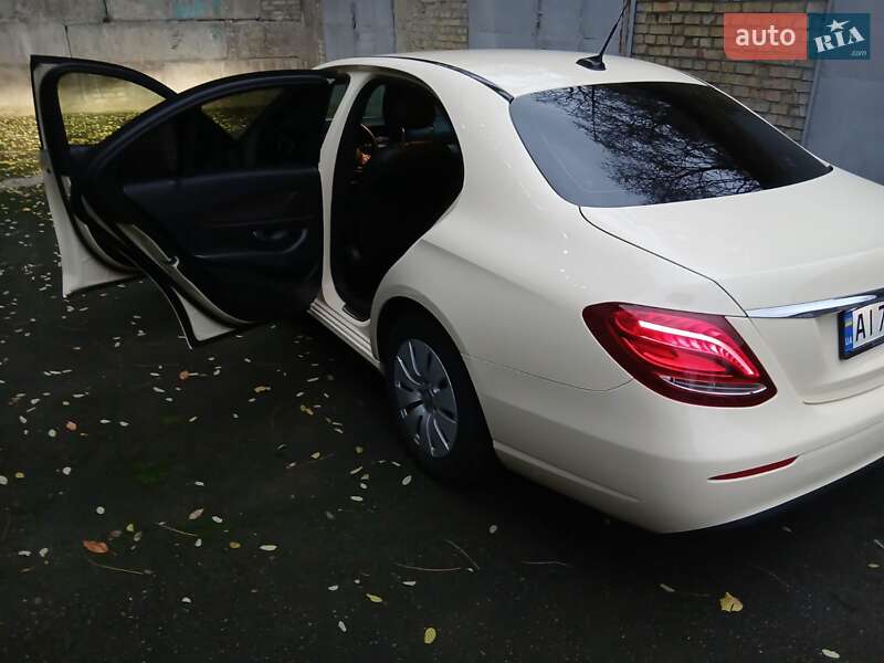 Седан Mercedes-Benz E-Class 2016 в Києві