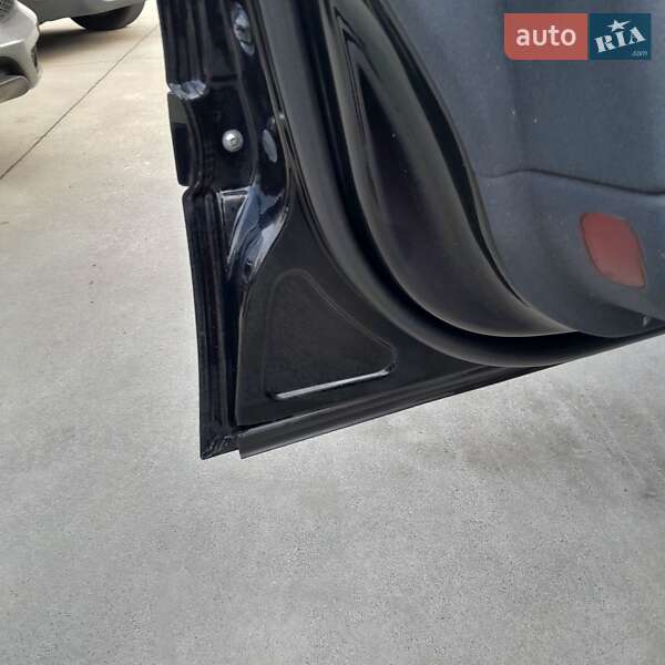 Седан Mercedes-Benz E-Class 2005 в Бердичеві