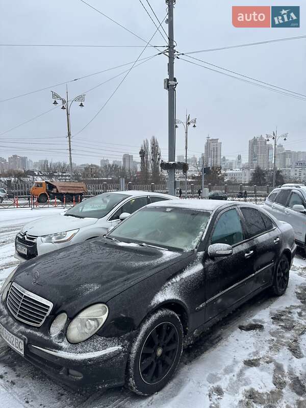 Седан Mercedes-Benz E-Class 2005 в Буче
