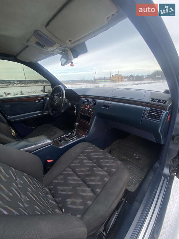 Седан Mercedes-Benz E-Class 1998 в Копичинці