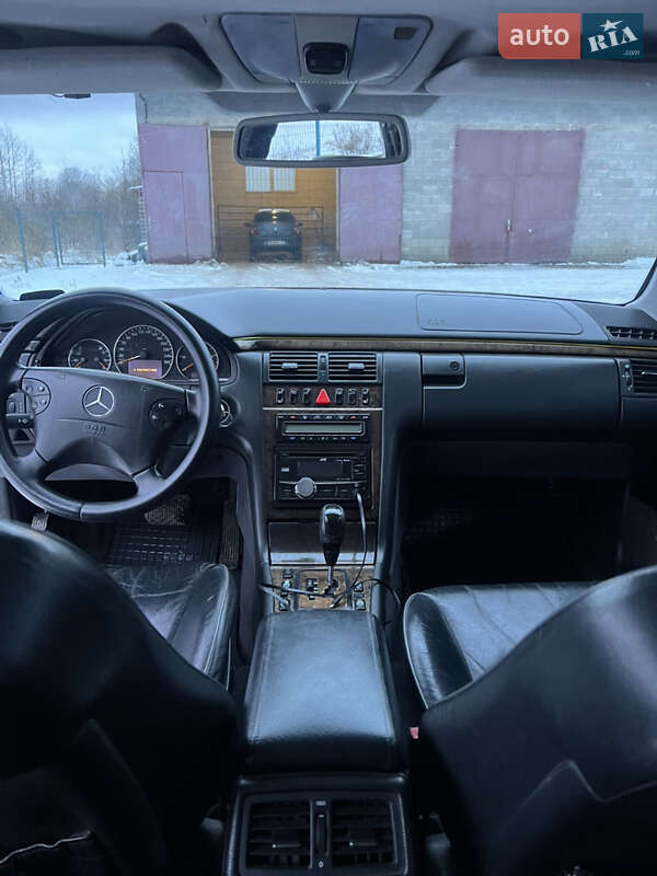 Седан Mercedes-Benz E-Class 2000 в Сарнах