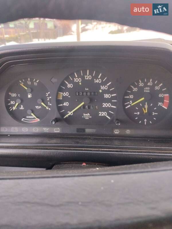 Седан Mercedes-Benz E-Class 1987 в Косове