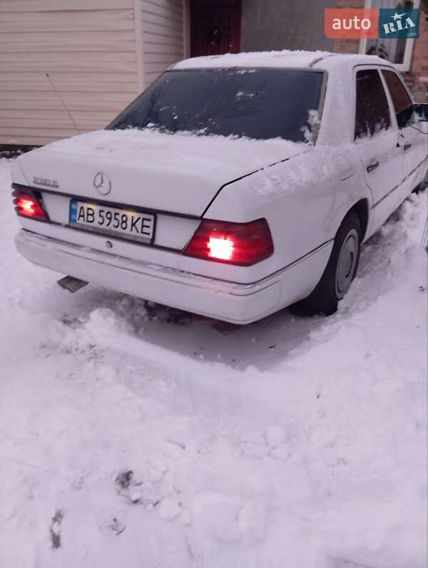 Седан Mercedes-Benz E-Class 1992 в Бердичеве