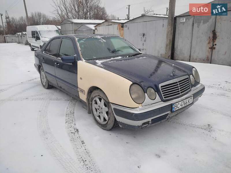 Седан Mercedes-Benz E-Class 1997 в Львове
