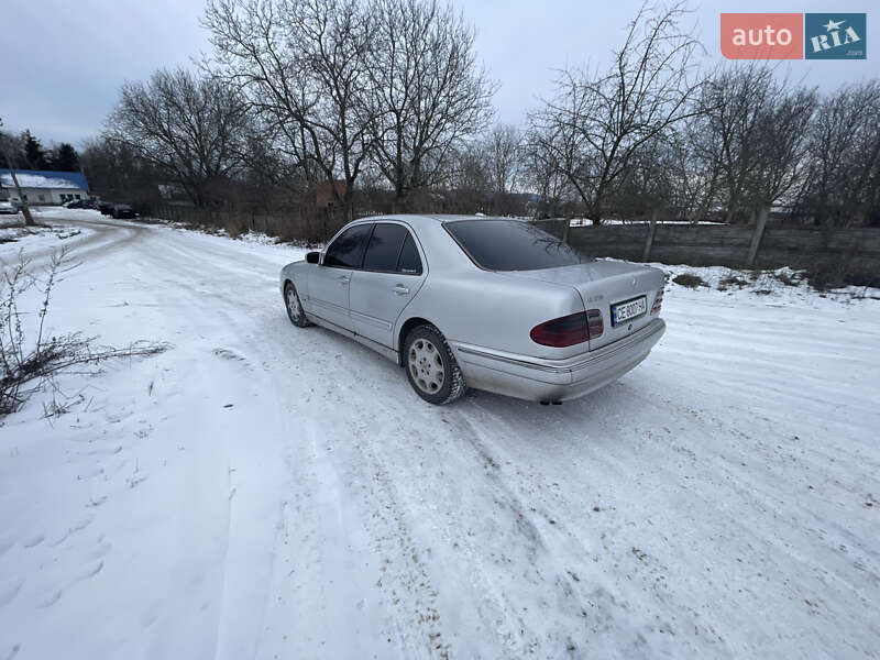 Седан Mercedes-Benz E-Class 2001 в Чернівцях