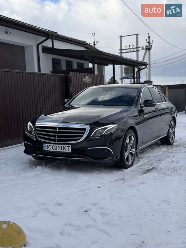 Седан Mercedes-Benz E-Class 2016 в Львові