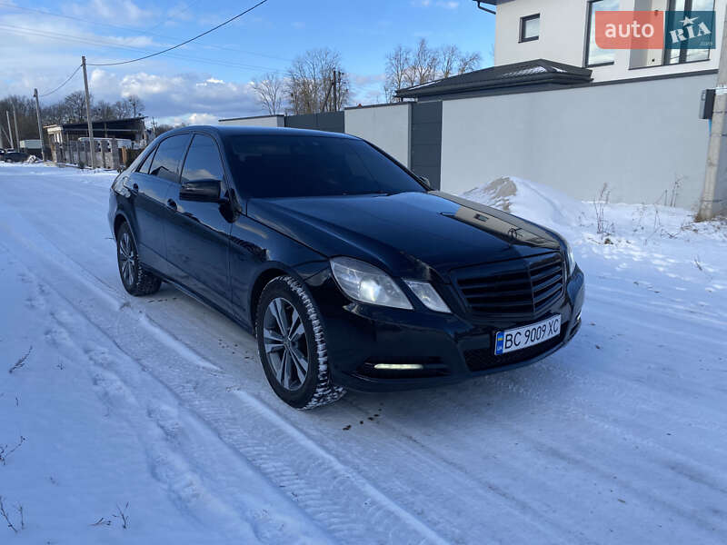 Седан Mercedes-Benz E-Class 2010 в Львове