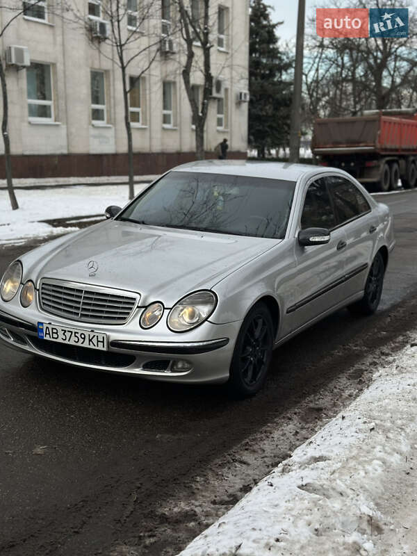 Седан Mercedes-Benz E-Class 2002 в Києві