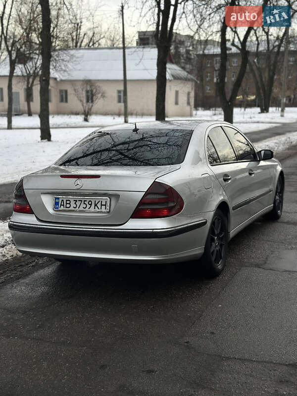 Седан Mercedes-Benz E-Class 2002 в Києві