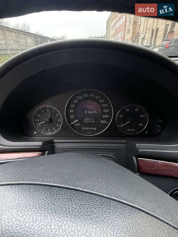 Седан Mercedes-Benz E-Class 2002 в Києві