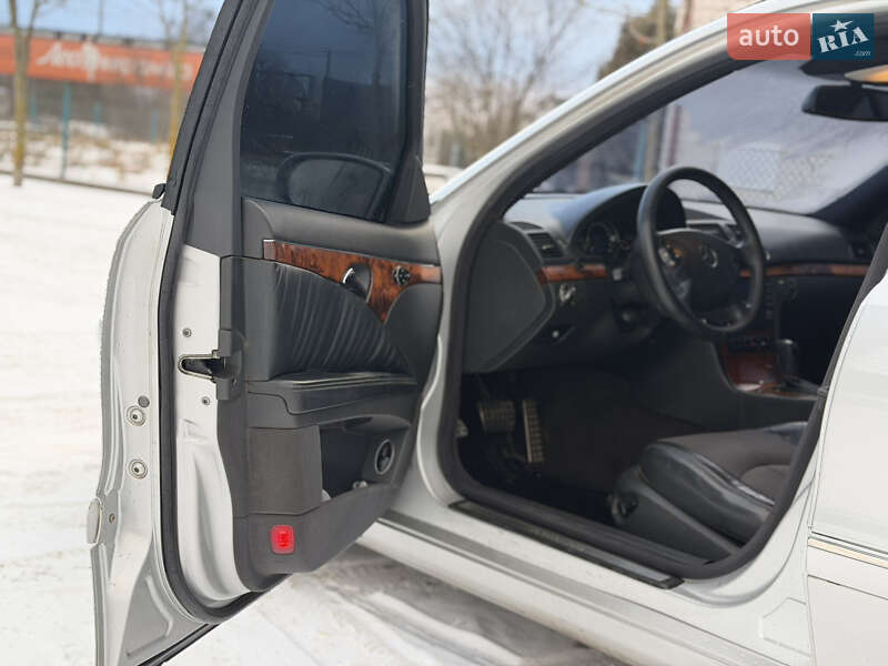 Седан Mercedes-Benz E-Class 2002 в Львове