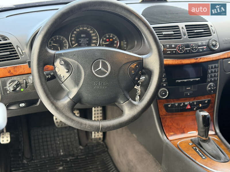 Седан Mercedes-Benz E-Class 2002 в Львове