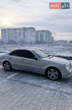 Седан Mercedes-Benz E-Class 2002 в Новояворовске
