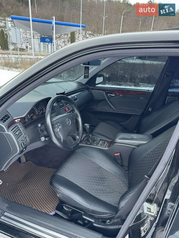 Седан Mercedes-Benz E-Class 2000 в Могилев-Подольске