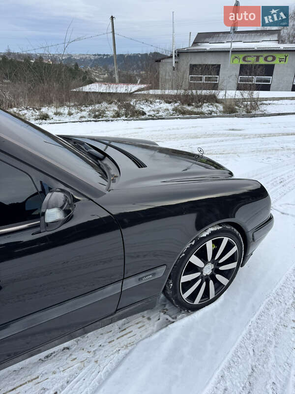 Седан Mercedes-Benz E-Class 2000 в Могилев-Подольске