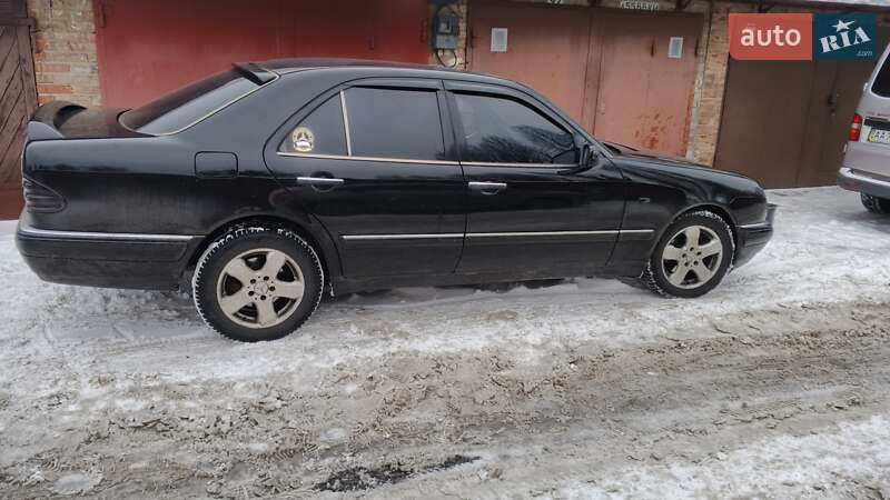 Седан Mercedes-Benz E-Class 1998 в Києві