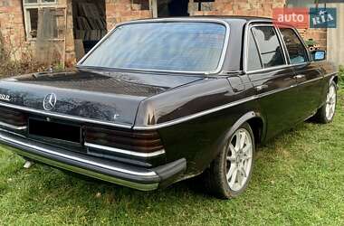 Седан Mercedes-Benz E-Class 1981 в Чернівцях
