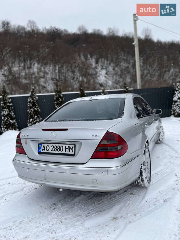 Седан Mercedes-Benz E-Class 2003 в Воловце
