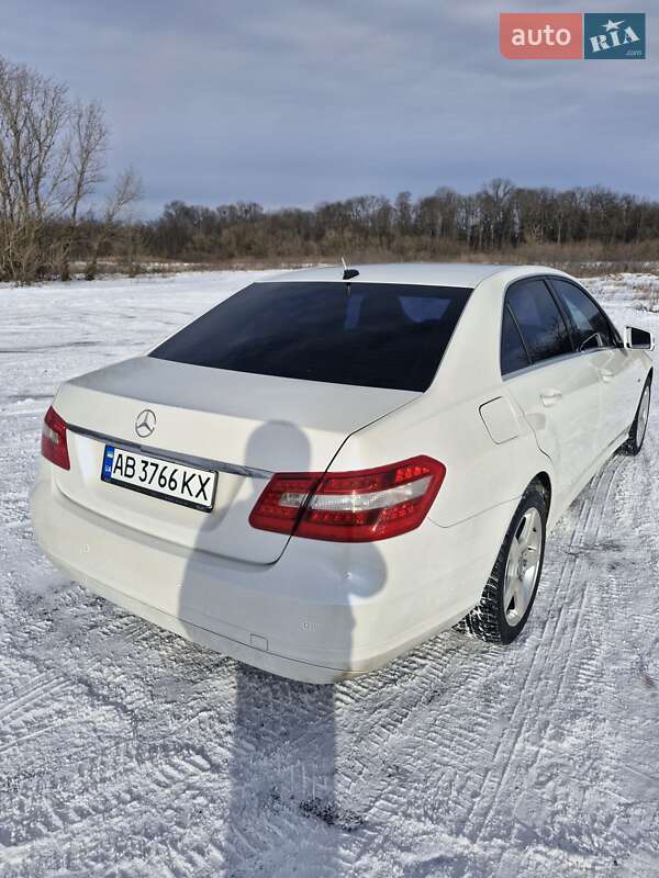 Седан Mercedes-Benz E-Class 2009 в Казатине