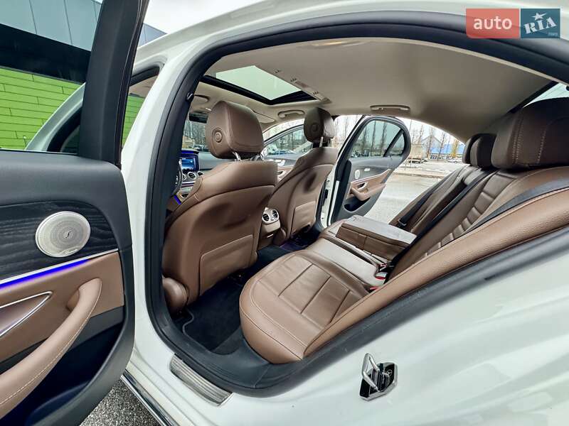 Седан Mercedes-Benz E-Class 2017 в Киеве