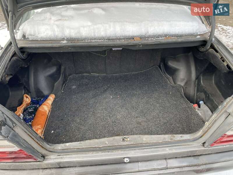 Седан Mercedes-Benz E-Class 1987 в Калинівці фото 10 Седан Mercedes-Benz E-Class 1987 в Калинівці