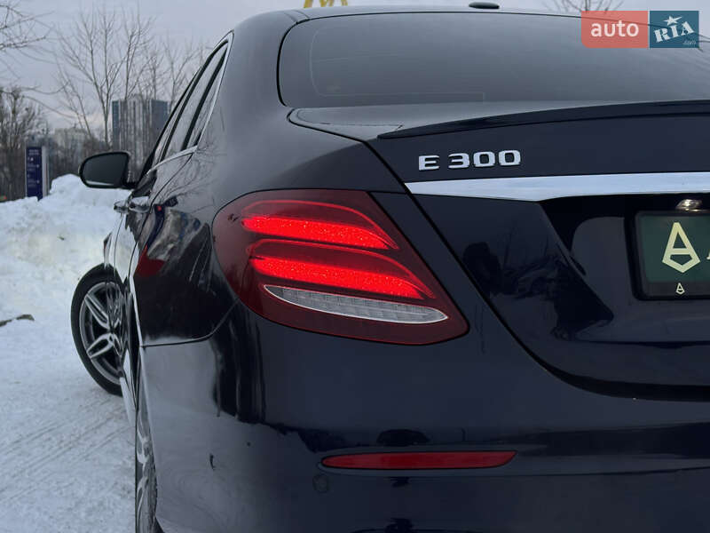 Седан Mercedes-Benz E-Class 2017 в Киеве
