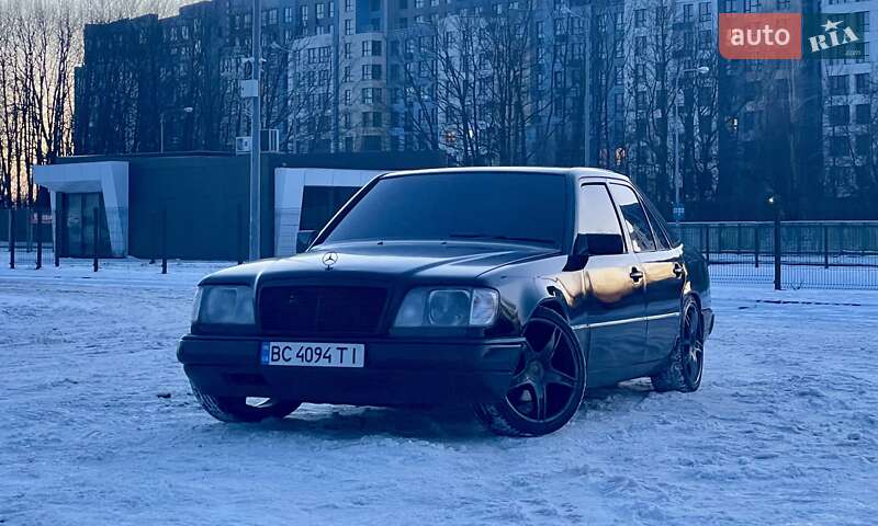 Седан Mercedes-Benz E-Class 1990 в Львове