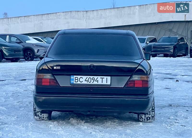 Седан Mercedes-Benz E-Class 1990 в Львове