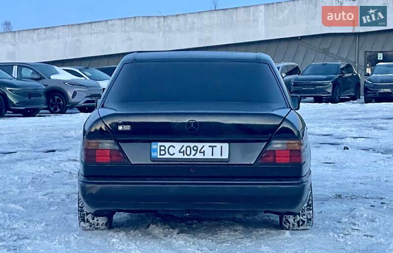 Седан Mercedes-Benz E-Class 1990 в Львове