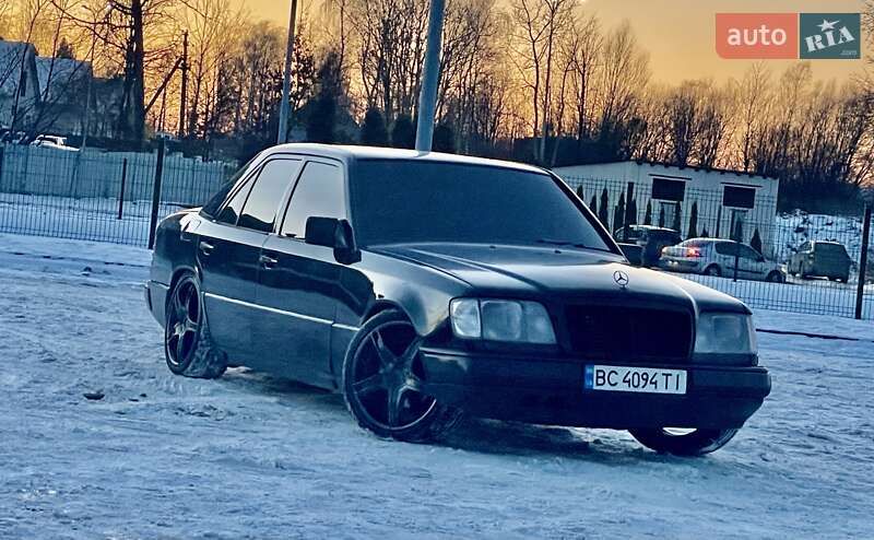 Седан Mercedes-Benz E-Class 1990 в Львове