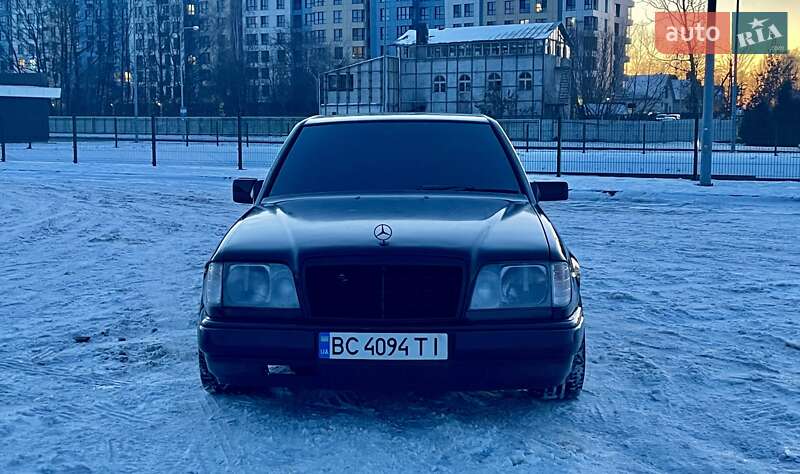 Седан Mercedes-Benz E-Class 1990 в Львове
