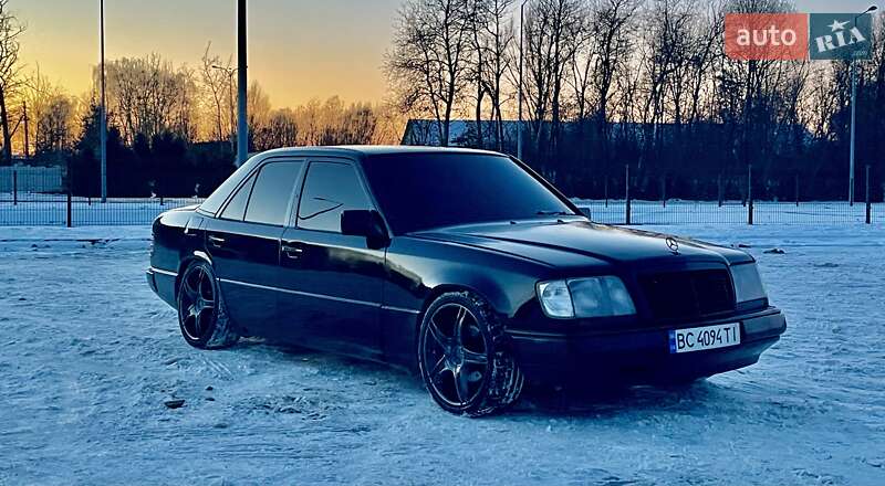 Седан Mercedes-Benz E-Class 1990 в Львове