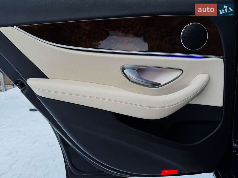 Седан Mercedes-Benz E-Class 2016 в Киеве