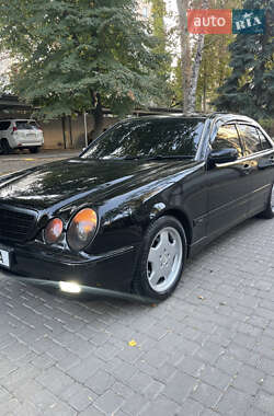 Седан Mercedes-Benz E-Class 2000 в Николаеве