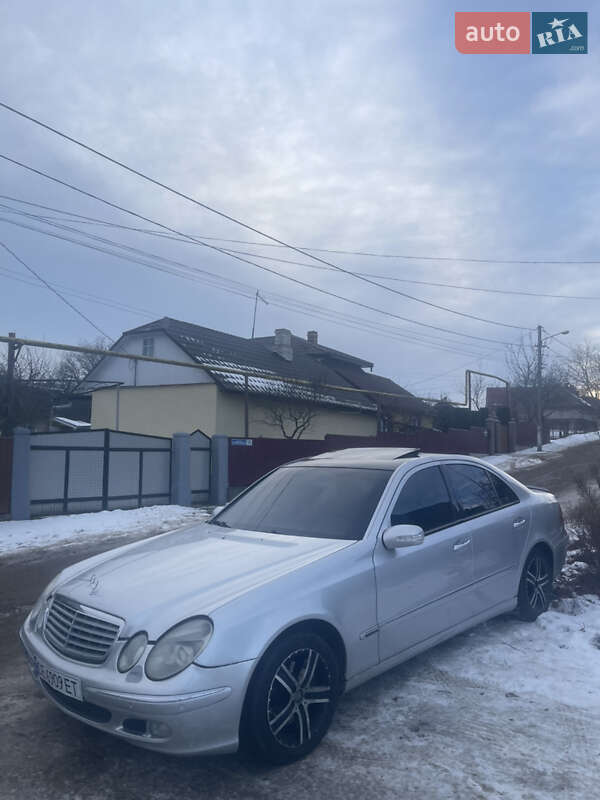 Седан Mercedes-Benz E-Class 2003 в Чернівцях